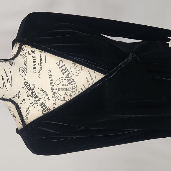 The Limited Black Velvet Plunging V-Neck, XL - Picture 3 of 12